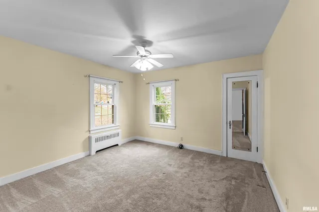 $250,000 | 2019 11th St Place, East Moline, IL 61244