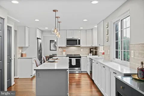$1,250,000 | 933 War Admiral Street, Great Falls, VA 22066