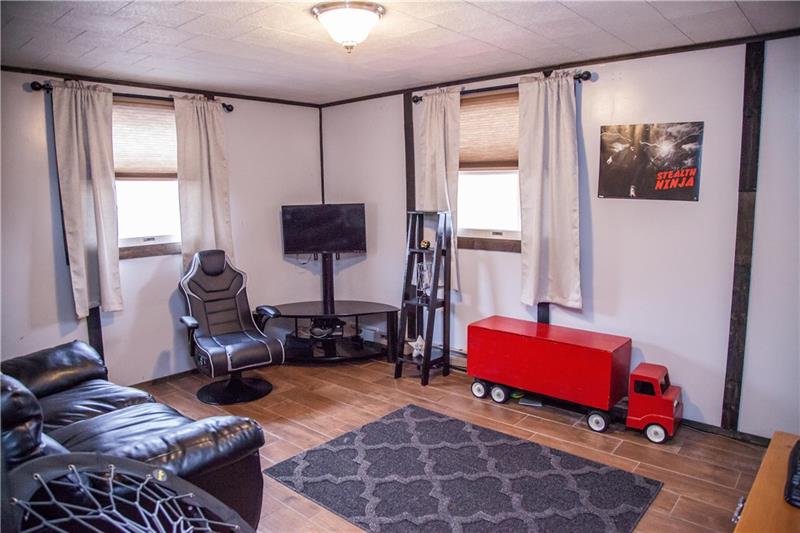 186 Tony Row Road Star Junction, PA 15482 - Photo 12 of 25