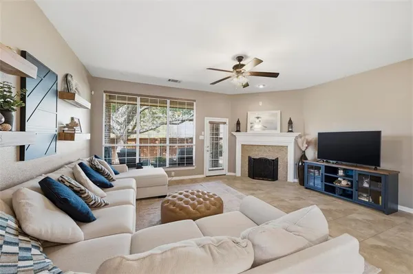 $519,000 | 1211 Golf Club Drive, Lantana, TX 76226