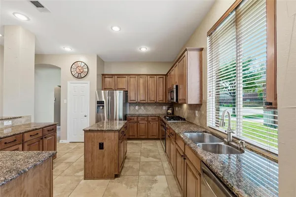 $519,000 | 1211 Golf Club Drive, Lantana, TX 76226