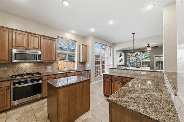 $519,000 | 1211 Golf Club Drive, Lantana, TX 76226