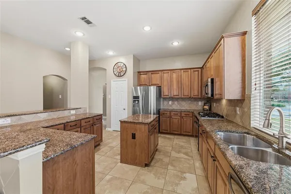 $519,000 | 1211 Golf Club Drive, Lantana, TX 76226