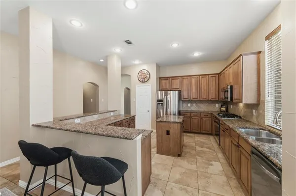 $519,000 | 1211 Golf Club Drive, Lantana, TX 76226
