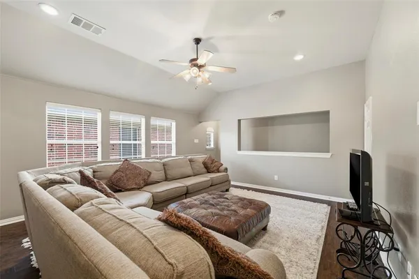 $519,000 | 1211 Golf Club Drive, Lantana, TX 76226