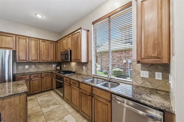 $519,000 | 1211 Golf Club Drive, Lantana, TX 76226