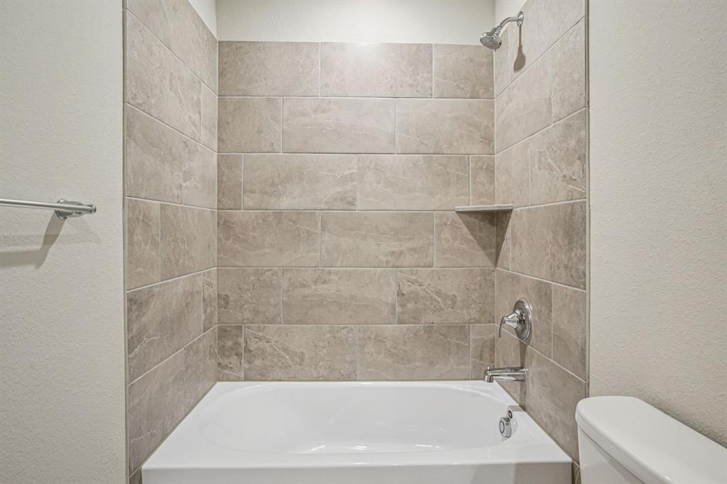 2211 Currents Road Princeton, TX 75407 - Photo 27 of 37 Photo is not of the actual home, but is an inspirational photo of builder’s model home and may depict options, furnishings, and/or decorator features that are not included.