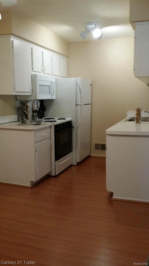 29173 Hayes Road, Unit 22 Warren, MI 48088 - Photo 3 of 21 Galley kitchen w/newer appliances