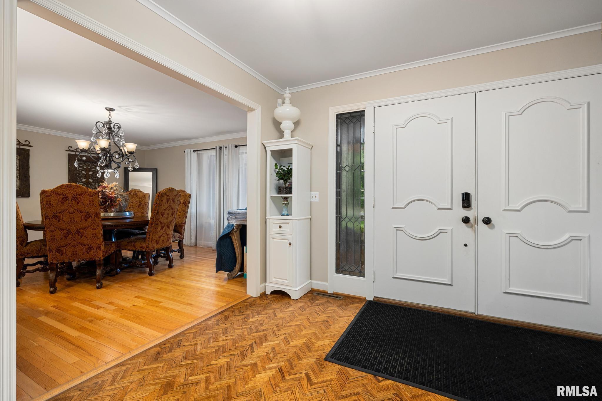 609 West Ravinwoods Road Peoria, IL 61615 - Photo 3 of 40