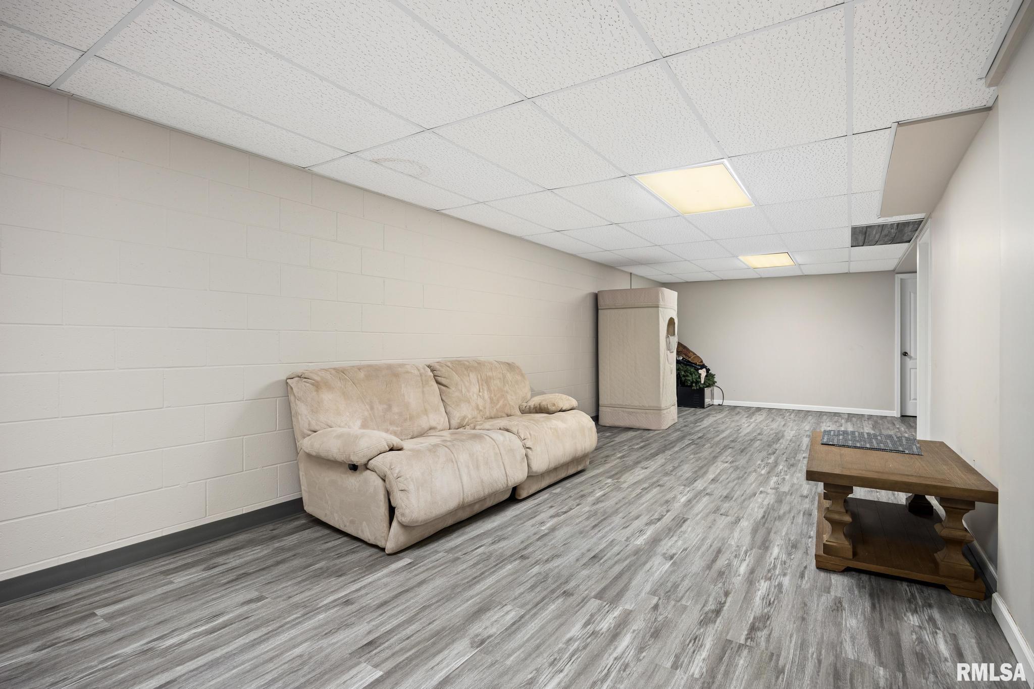 609 West Ravinwoods Road Peoria, IL 61615 - Photo 33 of 40