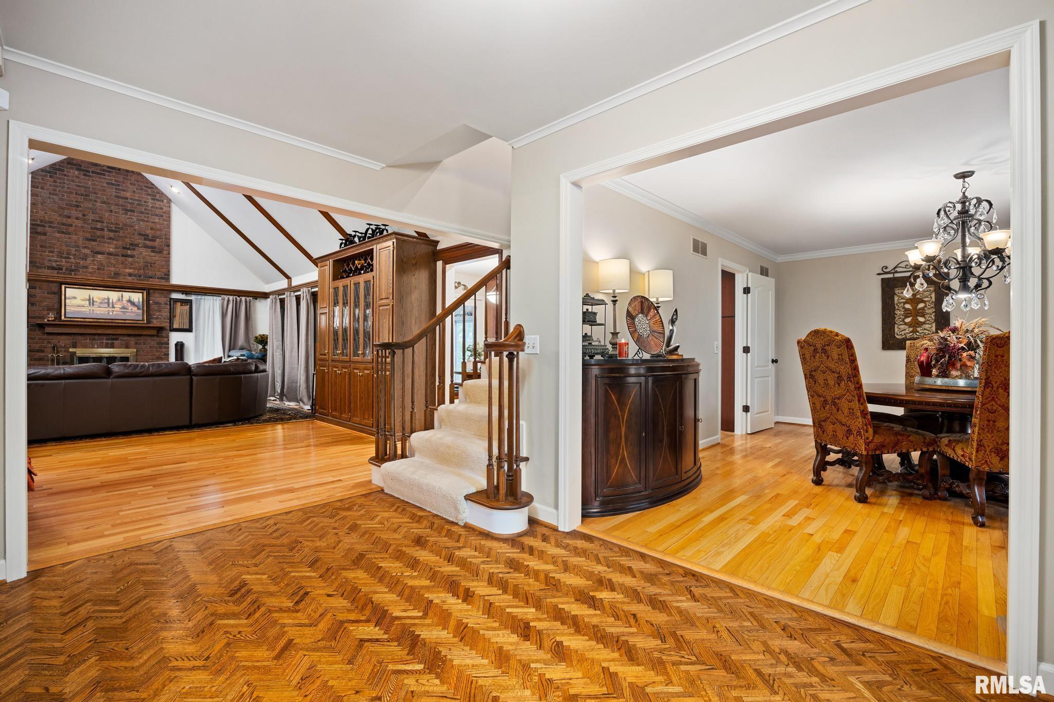 609 West Ravinwoods Road Peoria, IL 61615 - Photo 4 of 40