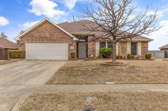 $395,000 | 1032 Bending Oak Drive, Cedar Hill, TX 75104