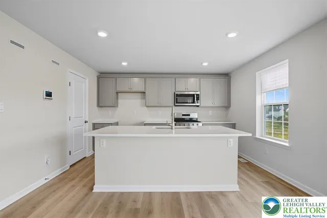 $3,200 | 242 Winding Road, Easton, PA 18040