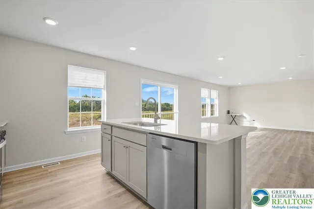 $3,200 | 242 Winding Road, Easton, PA 18040