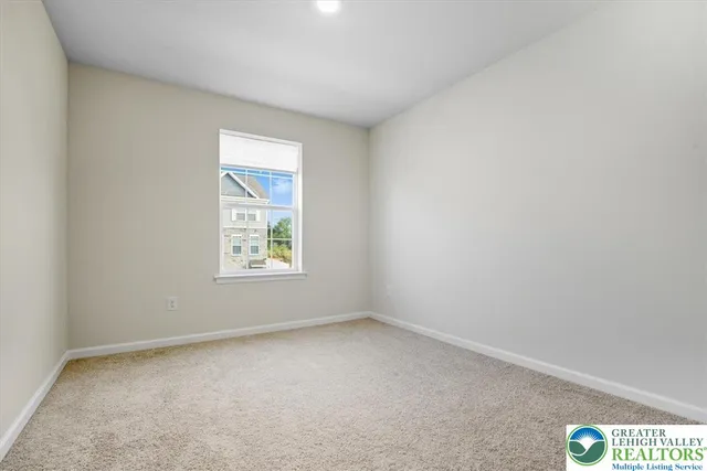 $3,200 | 242 Winding Road, Easton, PA 18040