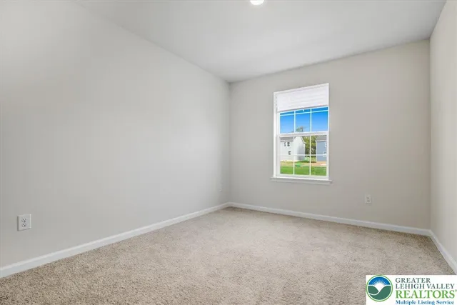 $3,200 | 242 Winding Road, Easton, PA 18040