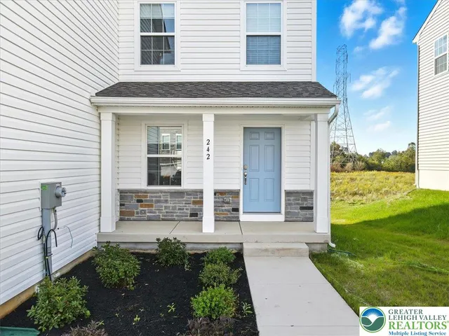$3,200 | 242 Winding Road, Easton, PA 18040