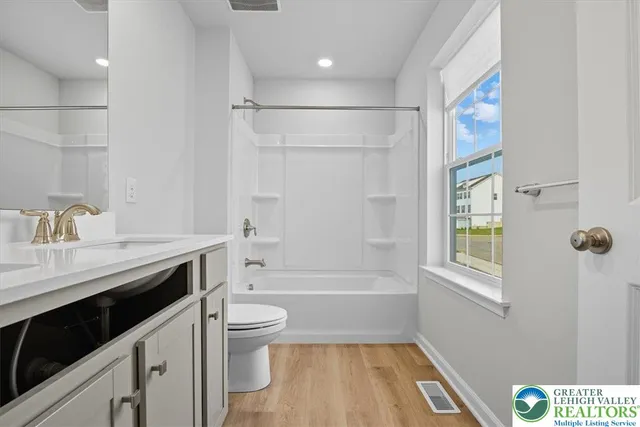 $3,200 | 242 Winding Road, Easton, PA 18040