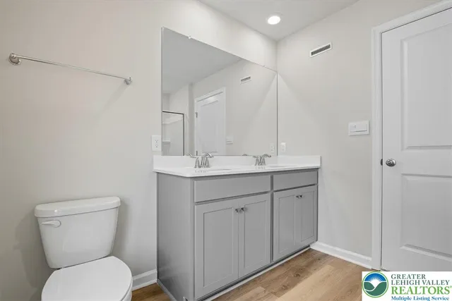 $3,200 | 242 Winding Road, Easton, PA 18040