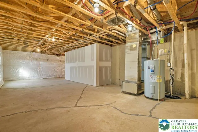 $3,200 | 242 Winding Road, Easton, PA 18040