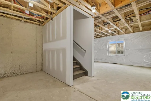 $3,200 | 242 Winding Road, Easton, PA 18040