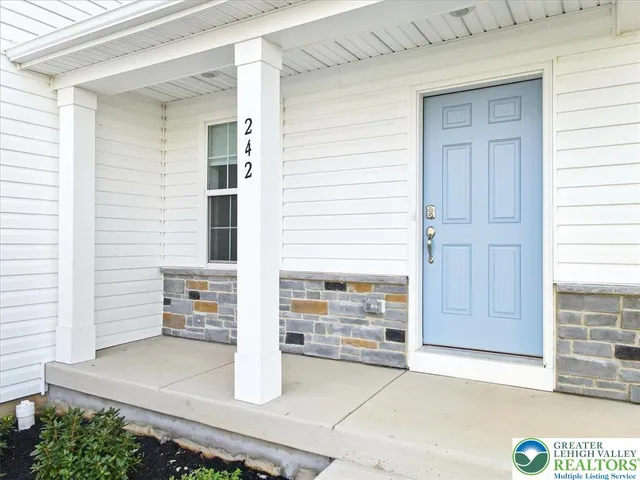 $3,200 | 242 Winding Road, Easton, PA 18040