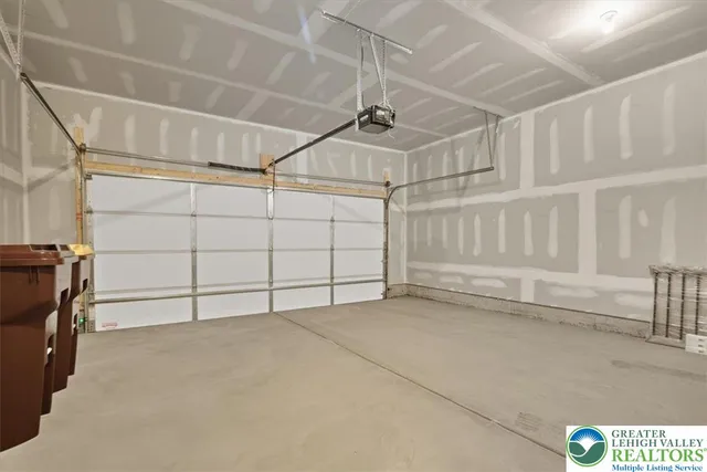 $3,200 | 242 Winding Road, Easton, PA 18040