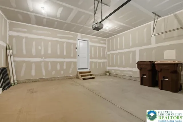 $3,200 | 242 Winding Road, Easton, PA 18040