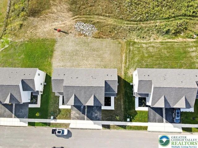 $3,200 | 242 Winding Road, Easton, PA 18040