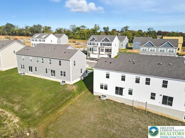 $3,200 | 242 Winding Road, Easton, PA 18040