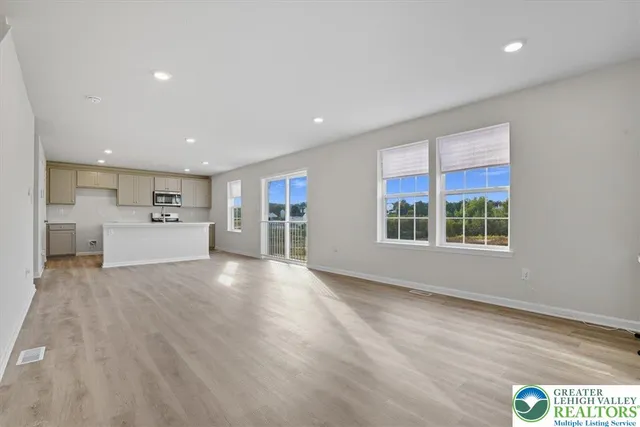 $3,200 | 242 Winding Road, Easton, PA 18040