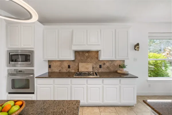 $965,000 | 26 Verdin Place, The Woodlands, TX 77389