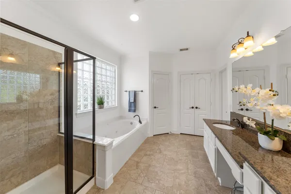 $965,000 | 26 Verdin Place, The Woodlands, TX 77389
