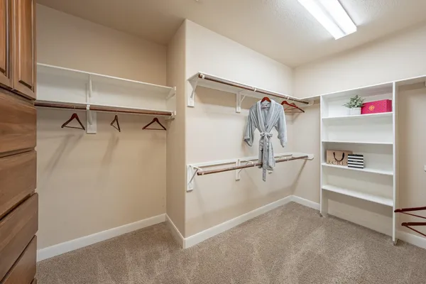 $965,000 | 26 Verdin Place, The Woodlands, TX 77389