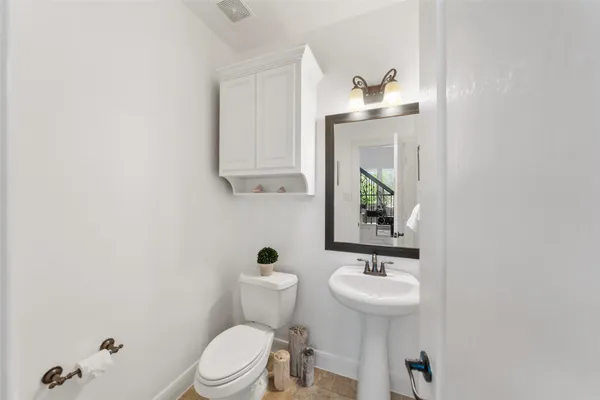 $965,000 | 26 Verdin Place, The Woodlands, TX 77389