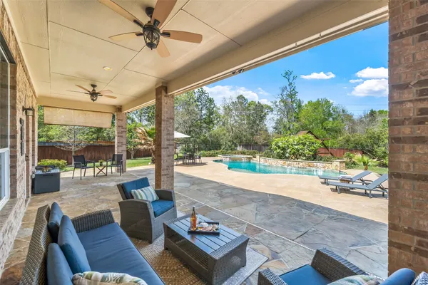 $965,000 | 26 Verdin Place, The Woodlands, TX 77389