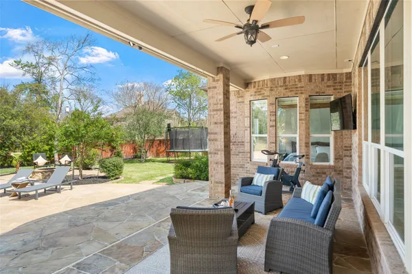 $965,000 | 26 Verdin Place, The Woodlands, TX 77389