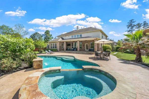 $965,000 | 26 Verdin Place, The Woodlands, TX 77389