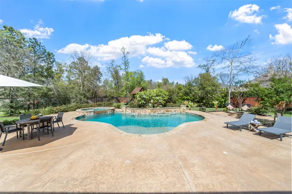 $965,000 | 26 Verdin Place, The Woodlands, TX 77389