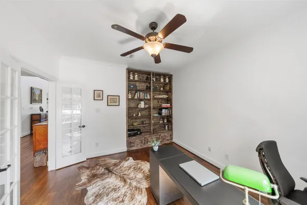 $965,000 | 26 Verdin Place, The Woodlands, TX 77389