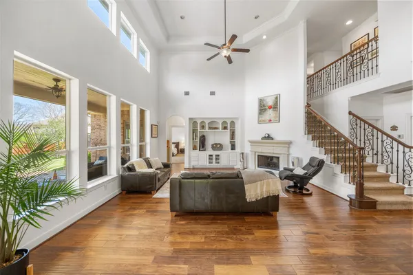 $965,000 | 26 Verdin Place, The Woodlands, TX 77389