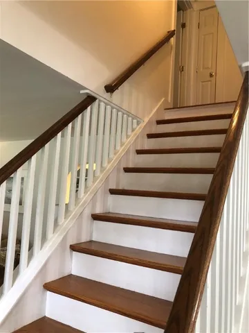 $2,800 | 12 Hillside Avenue, Newport, RI 02840