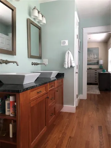 $2,800 | 12 Hillside Avenue, Newport, RI 02840