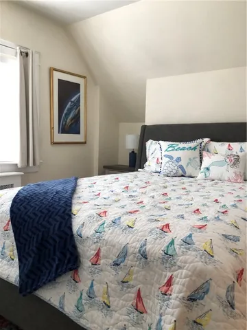 $2,800 | 12 Hillside Avenue, Newport, RI 02840