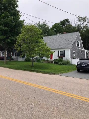 $2,800 | 12 Hillside Avenue, Newport, RI 02840