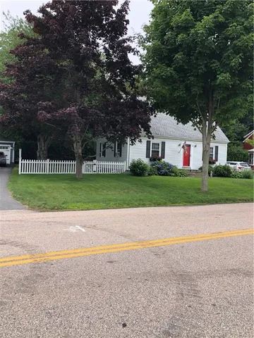 $2,800 | 12 Hillside Avenue, Newport, RI 02840