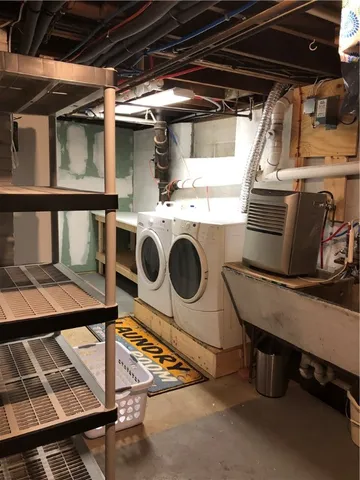 $2,800 | 12 Hillside Avenue, Newport, RI 02840