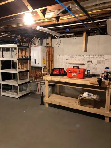 $2,800 | 12 Hillside Avenue, Newport, RI 02840