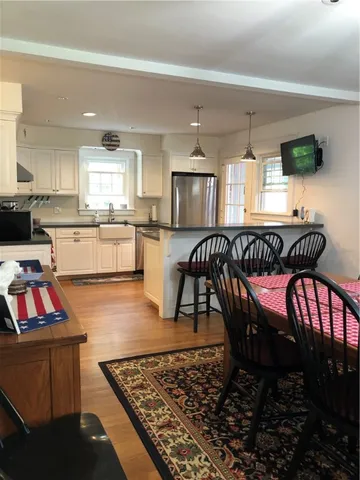 $2,800 | 12 Hillside Avenue, Newport, RI 02840