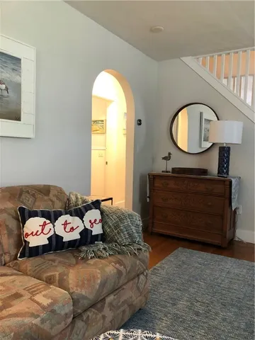 $2,800 | 12 Hillside Avenue, Newport, RI 02840